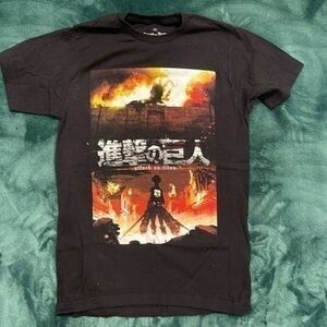 Attack on Titans tee, size S